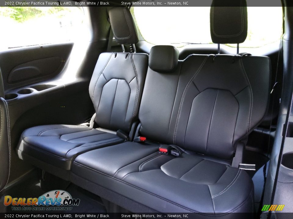 Rear Seat of 2022 Chrysler Pacifica Touring L AWD Photo #14