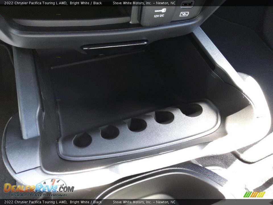 2022 Chrysler Pacifica Touring L AWD Bright White / Black Photo #27