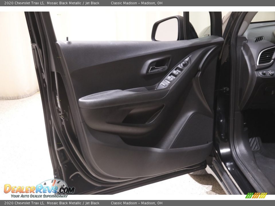 2020 Chevrolet Trax LS Mosaic Black Metallic / Jet Black Photo #4