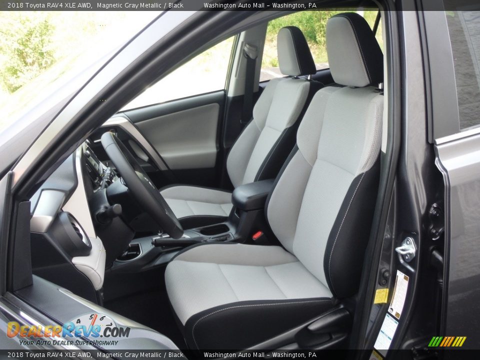 2018 Toyota RAV4 XLE AWD Magnetic Gray Metallic / Black Photo #17