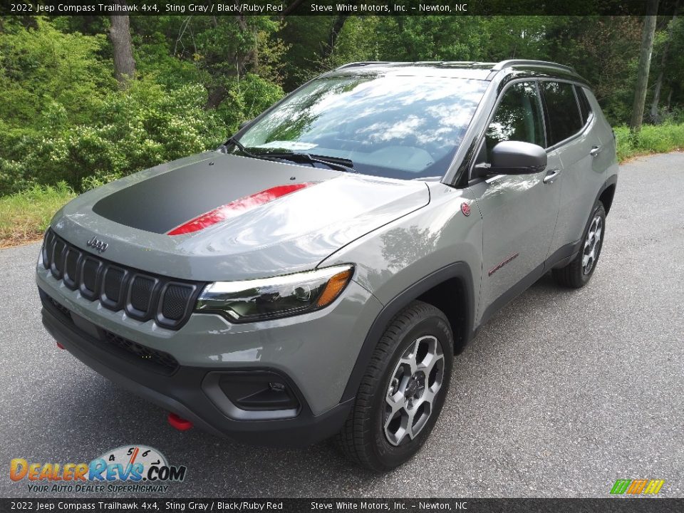 2022 Jeep Compass Trailhawk 4x4 Sting Gray / Black/Ruby Red Photo #2