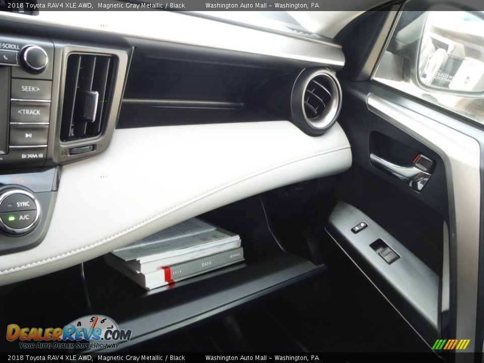 2018 Toyota RAV4 XLE AWD Magnetic Gray Metallic / Black Photo #29