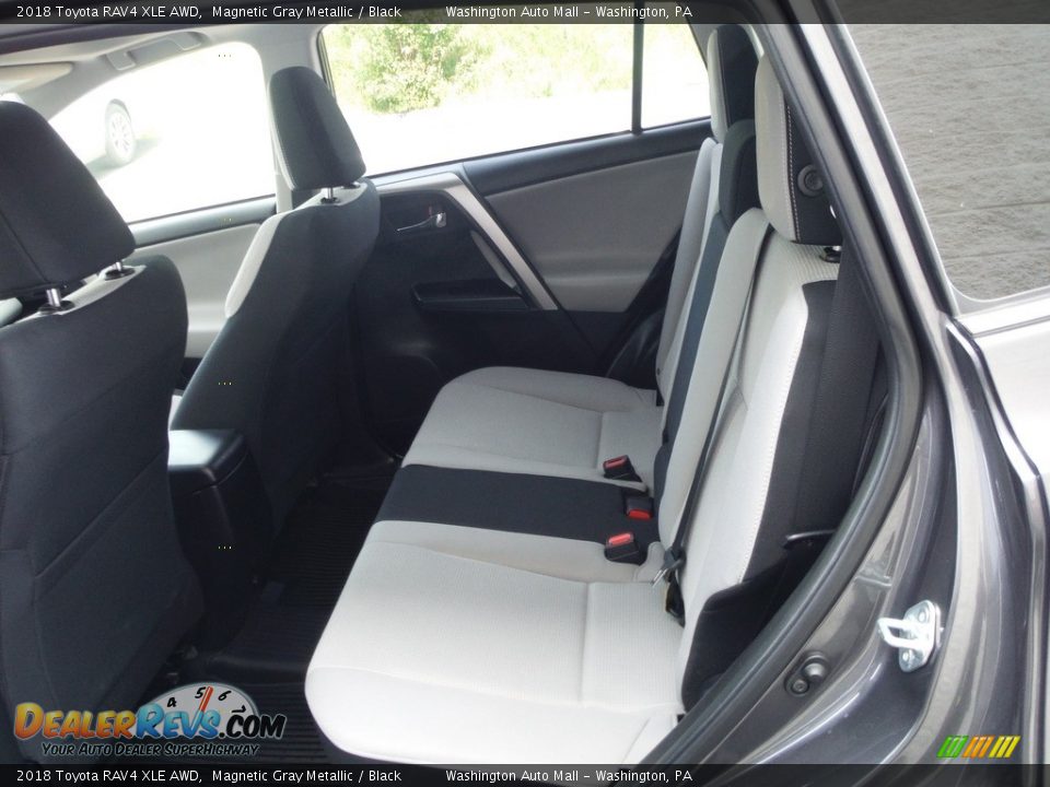 2018 Toyota RAV4 XLE AWD Magnetic Gray Metallic / Black Photo #30