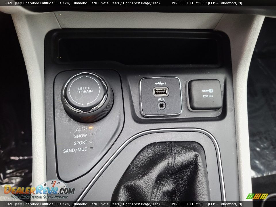 2020 Jeep Cherokee Latitude Plus 4x4 Diamond Black Crystal Pearl / Light Frost Beige/Black Photo #10