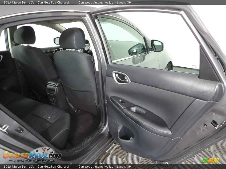 2019 Nissan Sentra SV Gun Metallic / Charcoal Photo #28
