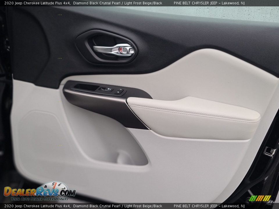 2020 Jeep Cherokee Latitude Plus 4x4 Diamond Black Crystal Pearl / Light Frost Beige/Black Photo #24