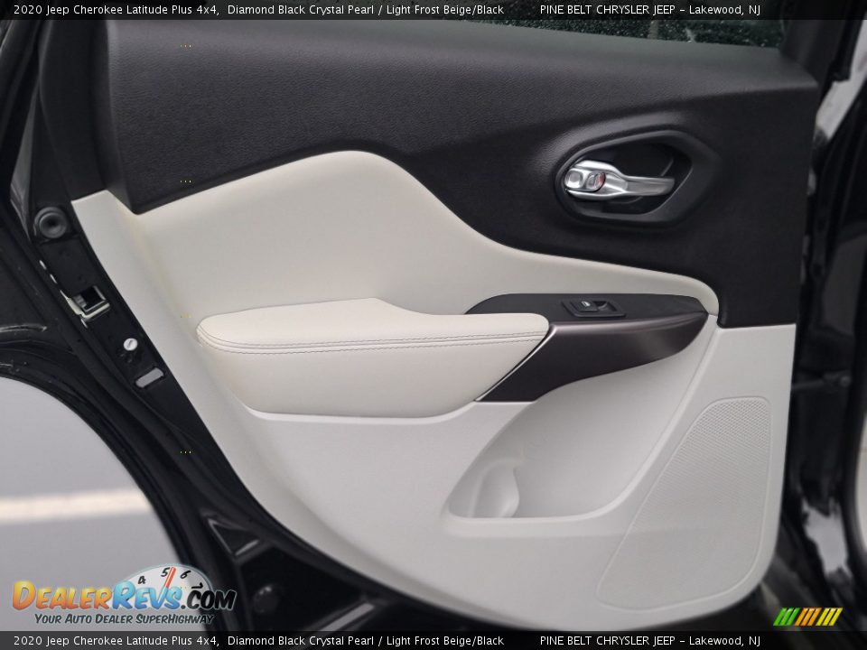 2020 Jeep Cherokee Latitude Plus 4x4 Diamond Black Crystal Pearl / Light Frost Beige/Black Photo #33