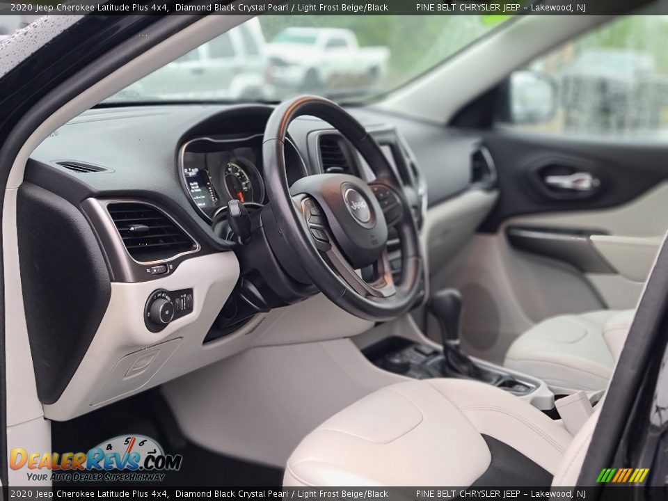 2020 Jeep Cherokee Latitude Plus 4x4 Diamond Black Crystal Pearl / Light Frost Beige/Black Photo #34