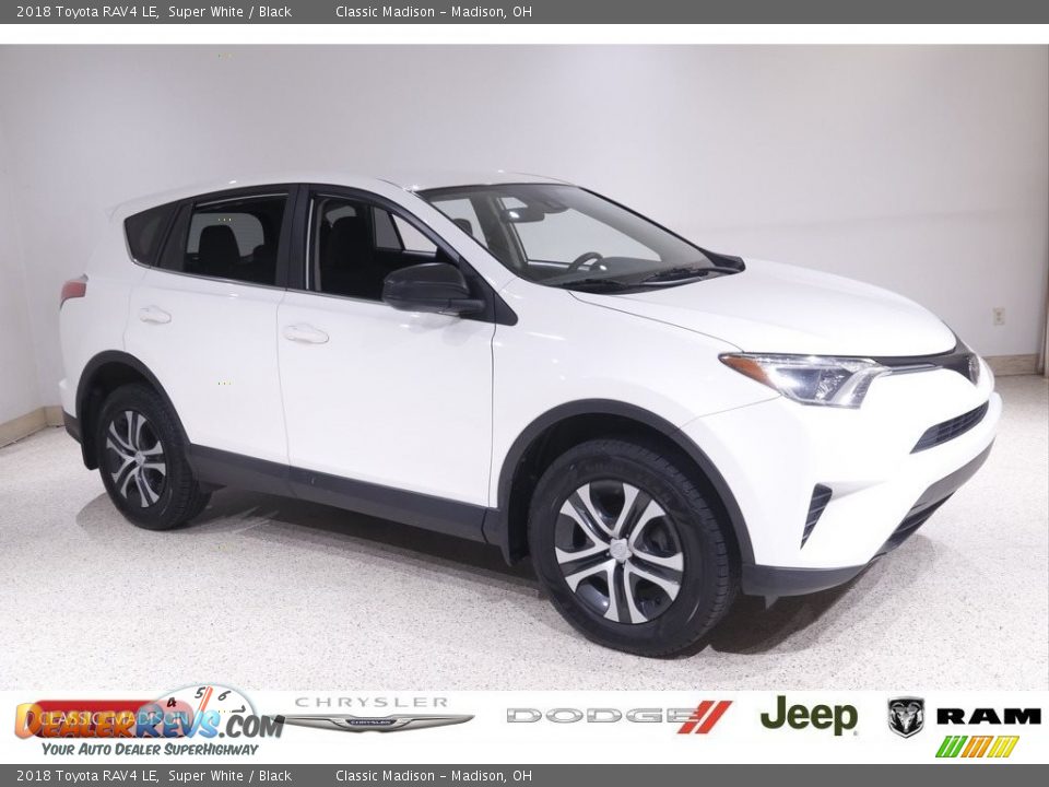 2018 Toyota RAV4 LE Super White / Black Photo #1