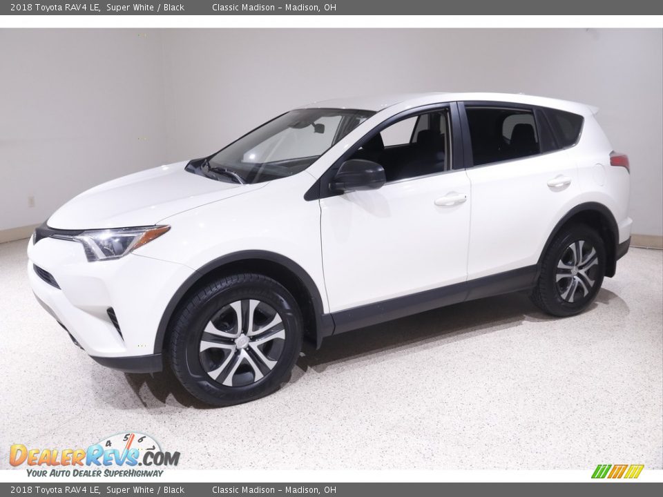 2018 Toyota RAV4 LE Super White / Black Photo #3