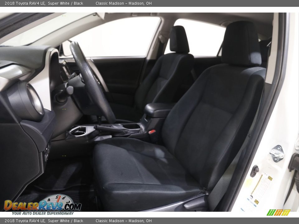 2018 Toyota RAV4 LE Super White / Black Photo #5