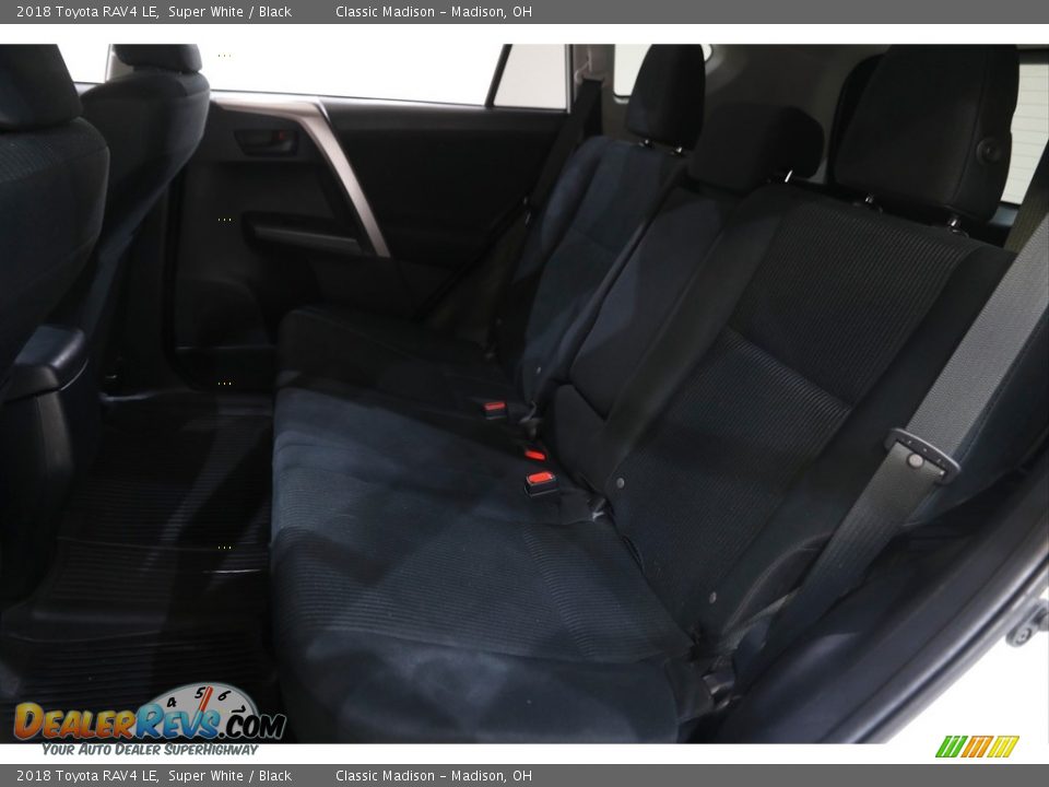 2018 Toyota RAV4 LE Super White / Black Photo #17