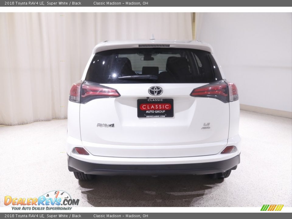 2018 Toyota RAV4 LE Super White / Black Photo #18