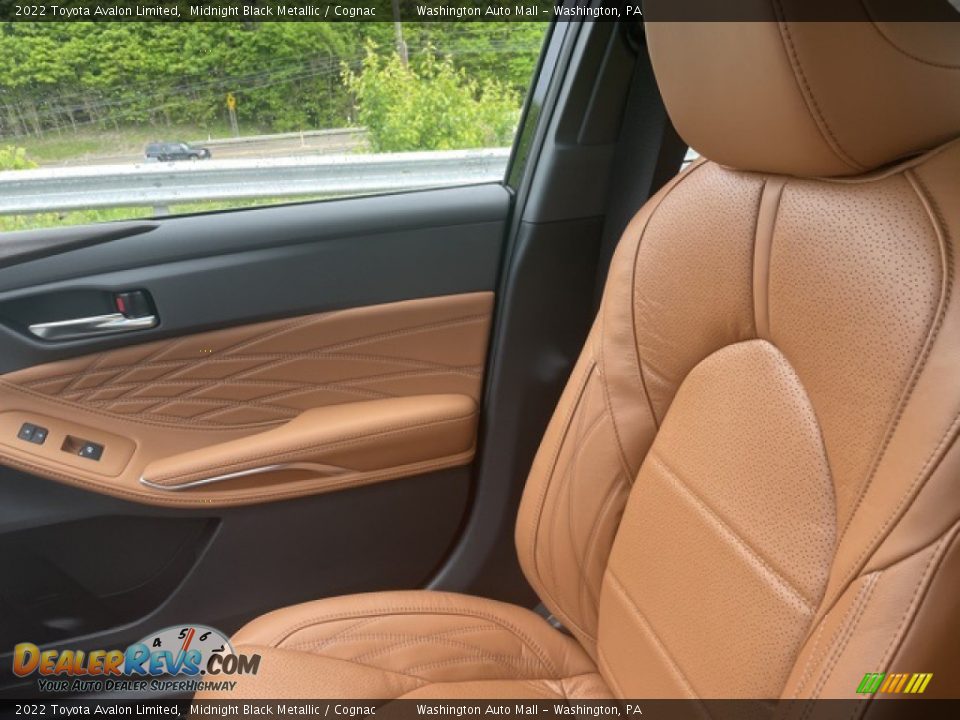Front Seat of 2022 Toyota Avalon Limited Photo #12
