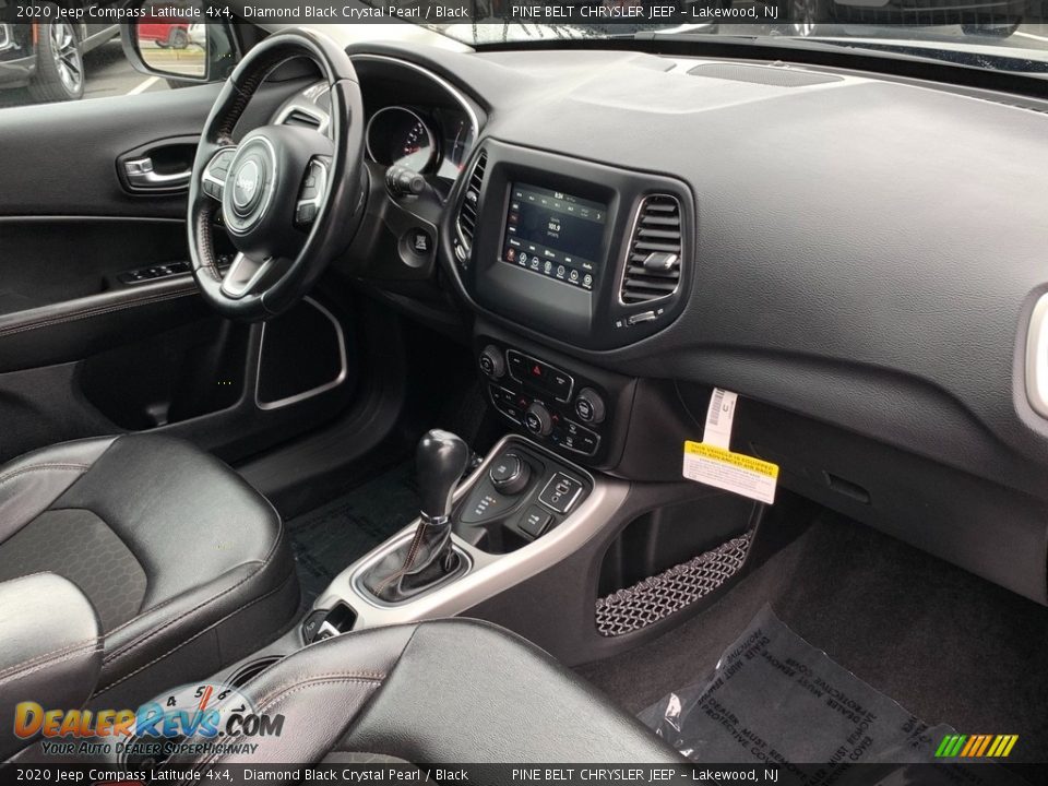 2020 Jeep Compass Latitude 4x4 Diamond Black Crystal Pearl / Black Photo #16