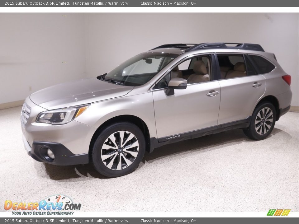 Front 3/4 View of 2015 Subaru Outback 3.6R Limited Photo #3