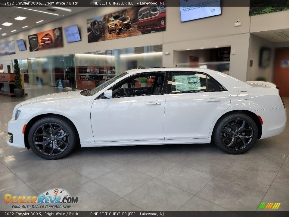 Bright White 2022 Chrysler 300 S Photo #4