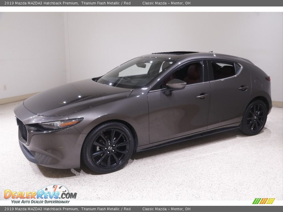 Front 3/4 View of 2019 Mazda MAZDA3 Hatchback Premium Photo #3