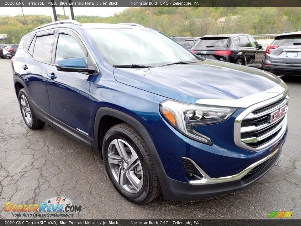 Front 3/4 View of 2020 GMC Terrain SLT AWD Photo #9