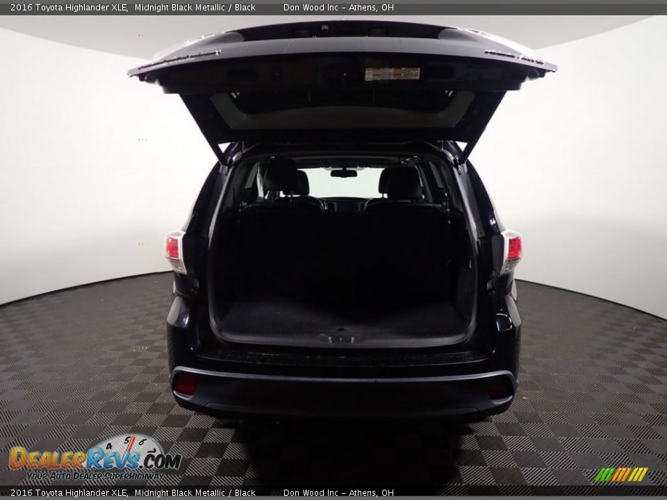 2016 Toyota Highlander XLE Midnight Black Metallic / Black Photo #17