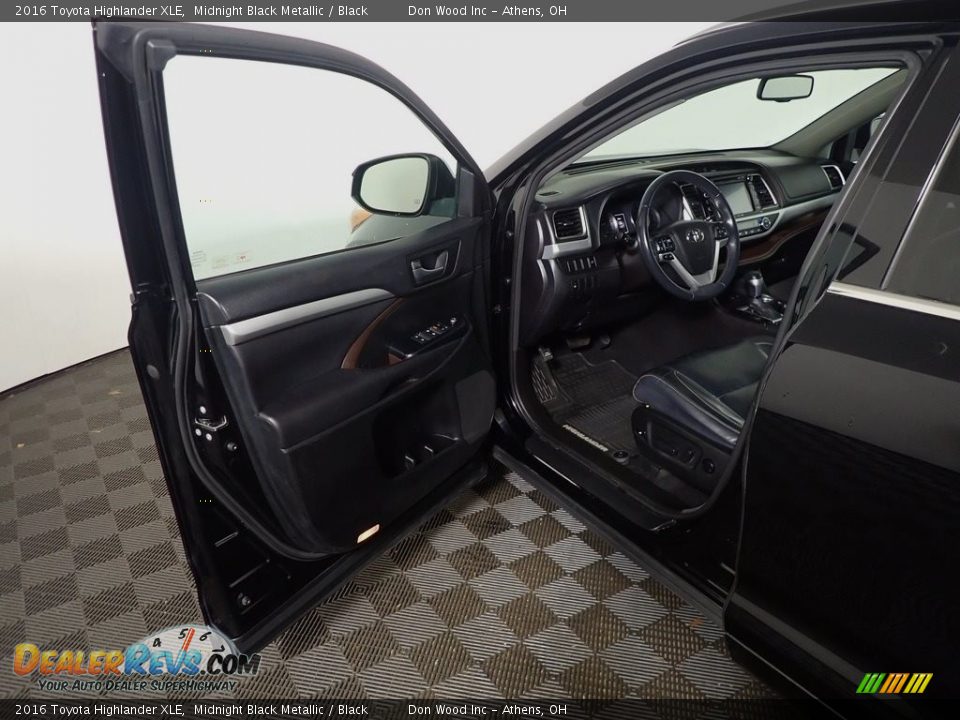2016 Toyota Highlander XLE Midnight Black Metallic / Black Photo #24