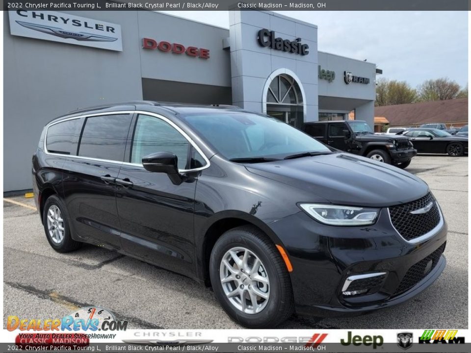 2022 Chrysler Pacifica Touring L Brilliant Black Crystal Pearl / Black/Alloy Photo #1