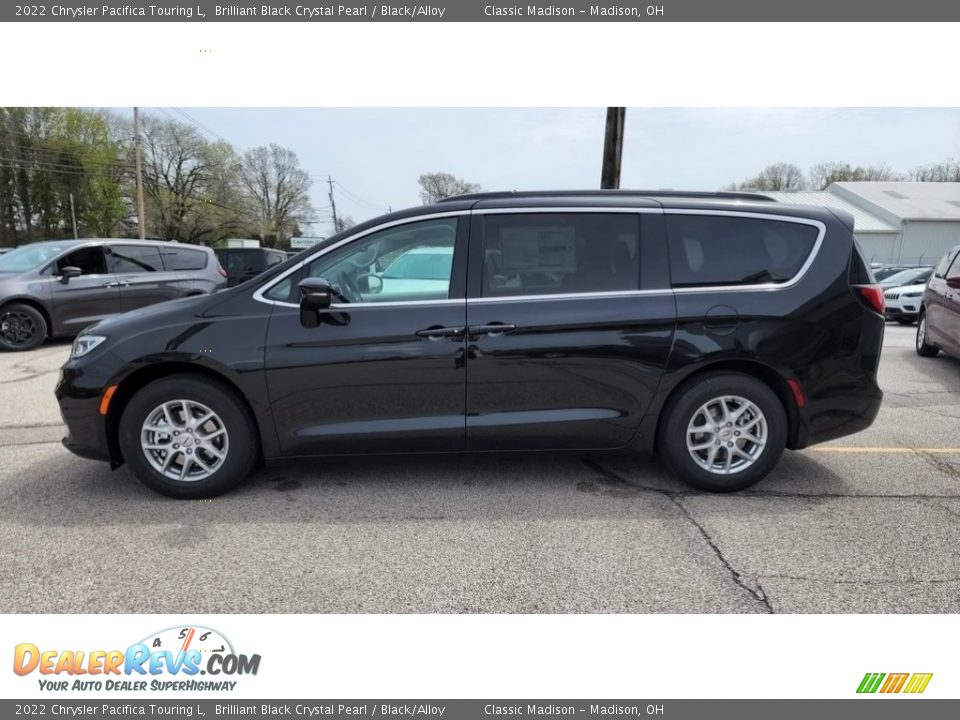 2022 Chrysler Pacifica Touring L Brilliant Black Crystal Pearl / Black/Alloy Photo #9