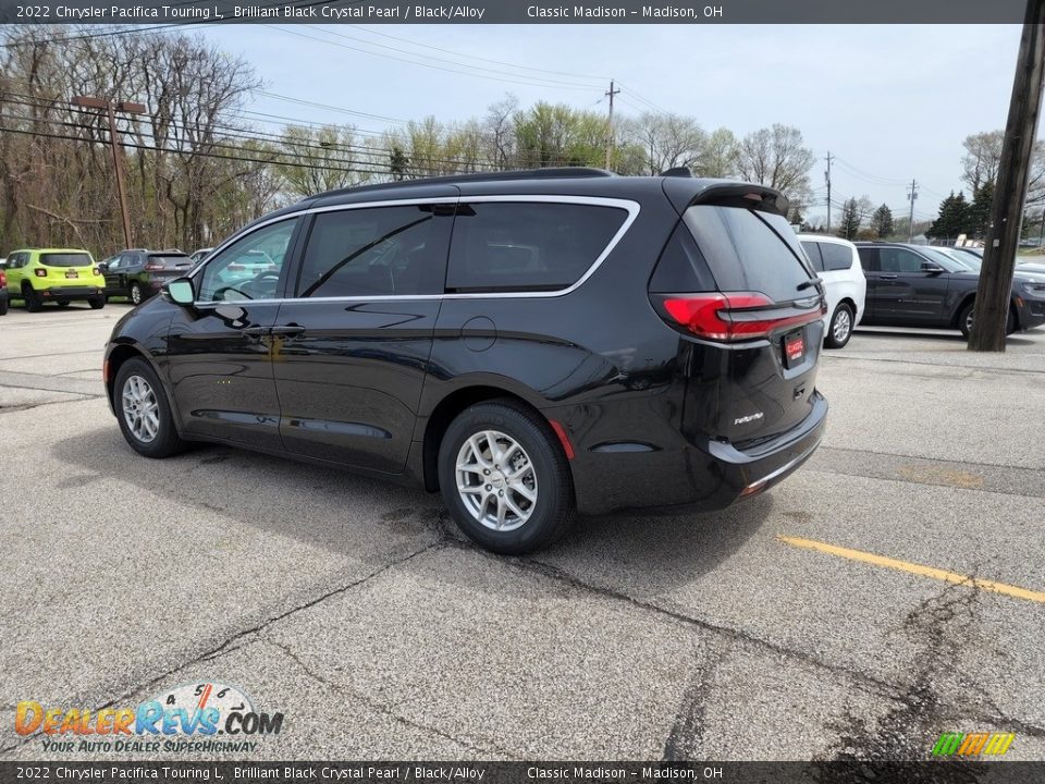 2022 Chrysler Pacifica Touring L Brilliant Black Crystal Pearl / Black/Alloy Photo #10