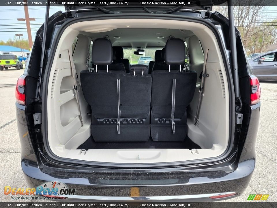 2022 Chrysler Pacifica Touring L Brilliant Black Crystal Pearl / Black/Alloy Photo #12