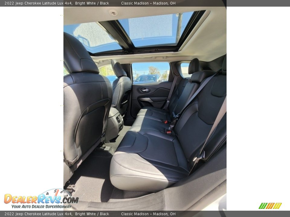 2022 Jeep Cherokee Latitude Lux 4x4 Bright White / Black Photo #3