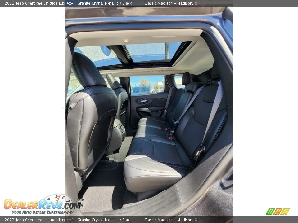 2022 Jeep Cherokee Latitude Lux 4x4 Granite Crystal Metallic / Black Photo #3