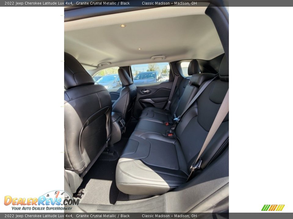2022 Jeep Cherokee Latitude Lux 4x4 Granite Crystal Metallic / Black Photo #3