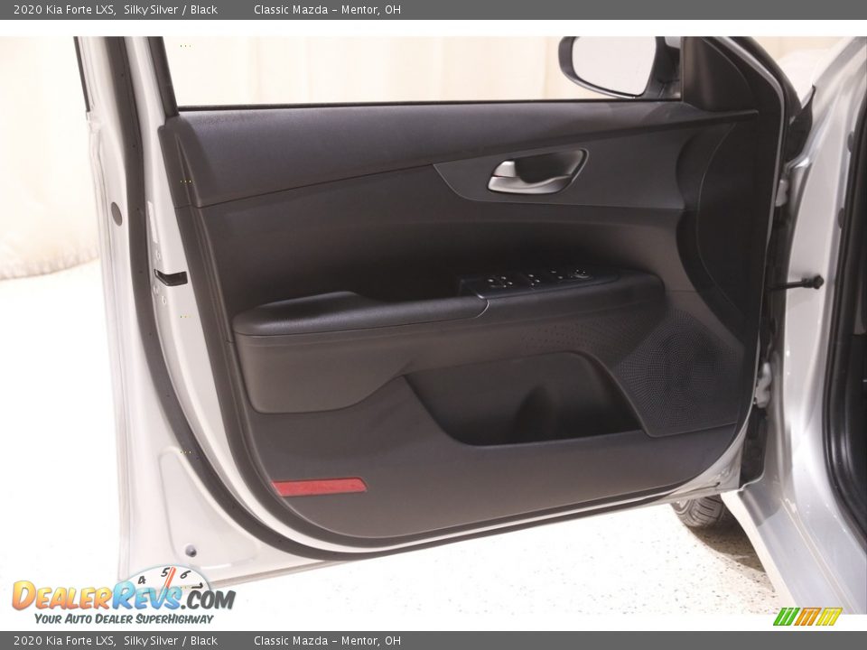 2020 Kia Forte LXS Silky Silver / Black Photo #4