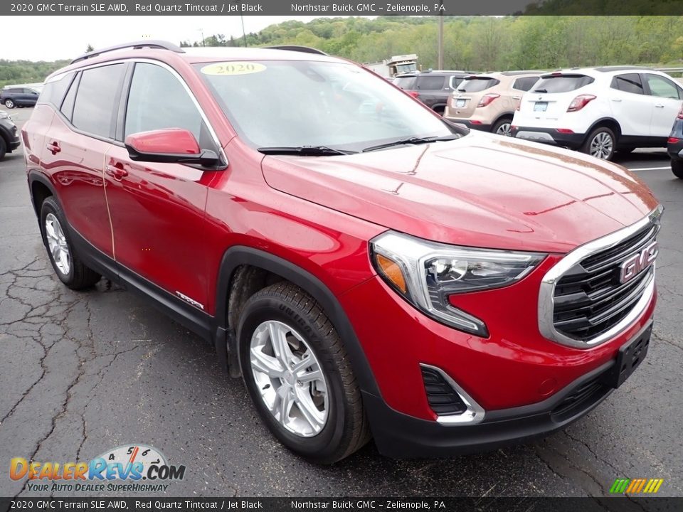 Front 3/4 View of 2020 GMC Terrain SLE AWD Photo #9