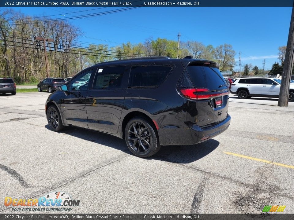 2022 Chrysler Pacifica Limited AWD Brilliant Black Crystal Pearl / Black Photo #10