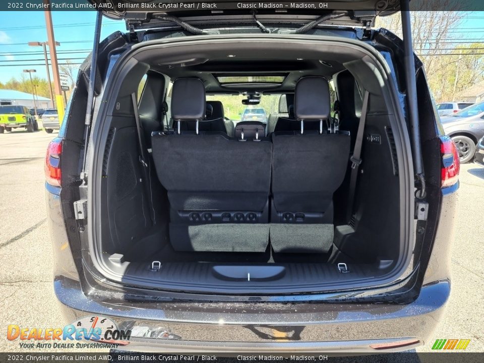 2022 Chrysler Pacifica Limited AWD Trunk Photo #12