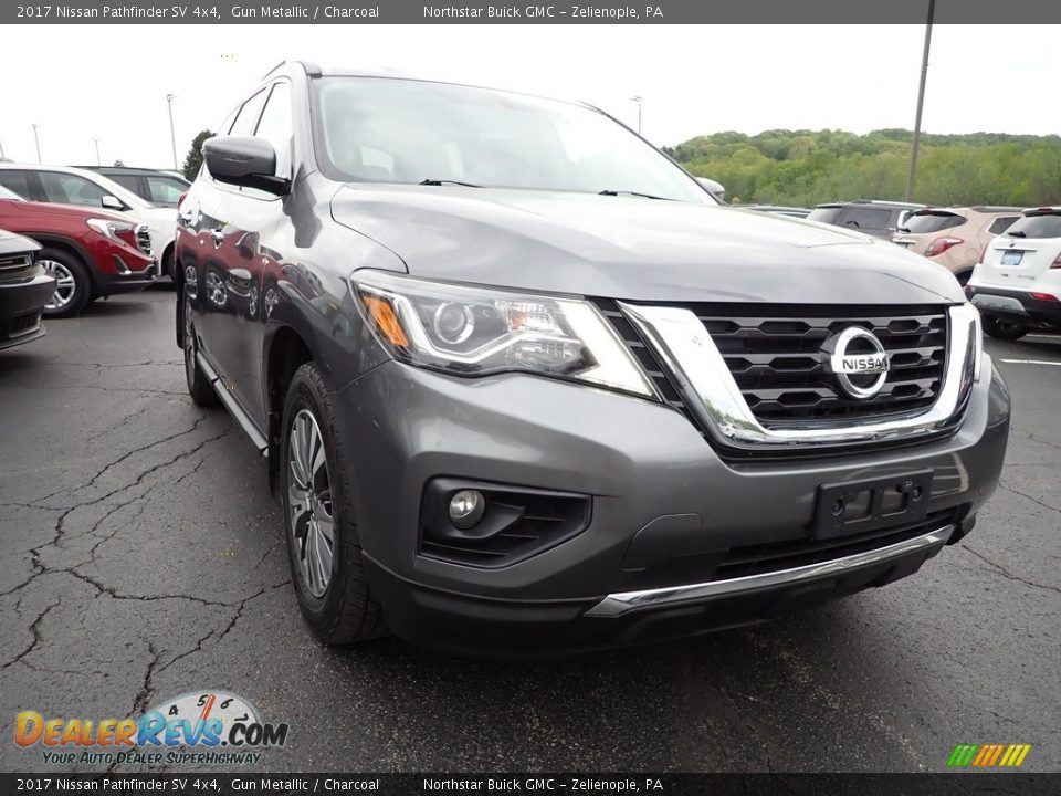 2017 Nissan Pathfinder SV 4x4 Gun Metallic / Charcoal Photo #10