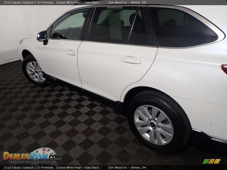 2019 Subaru Outback 2.5i Premium Crystal White Pearl / Slate Black Photo #18