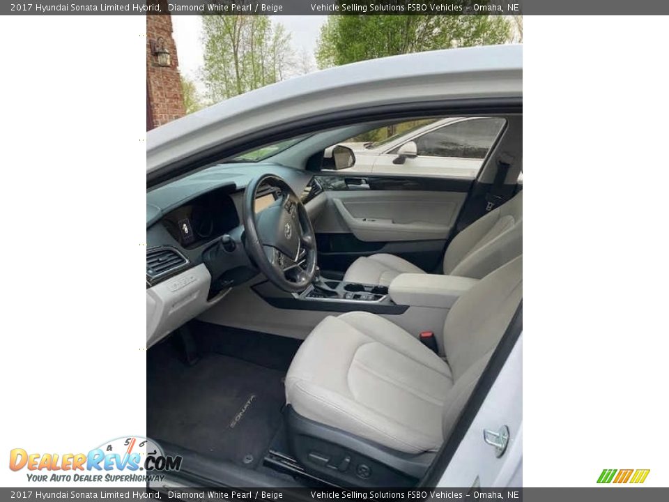 Front Seat of 2017 Hyundai Sonata Limited Hybrid Photo #9