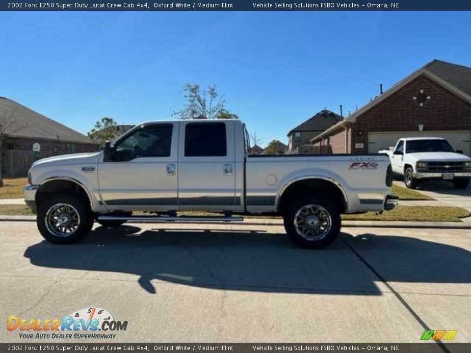 2002 Ford F250 Super Duty Lariat Crew Cab 4x4 Oxford White / Medium Flint Photo #17