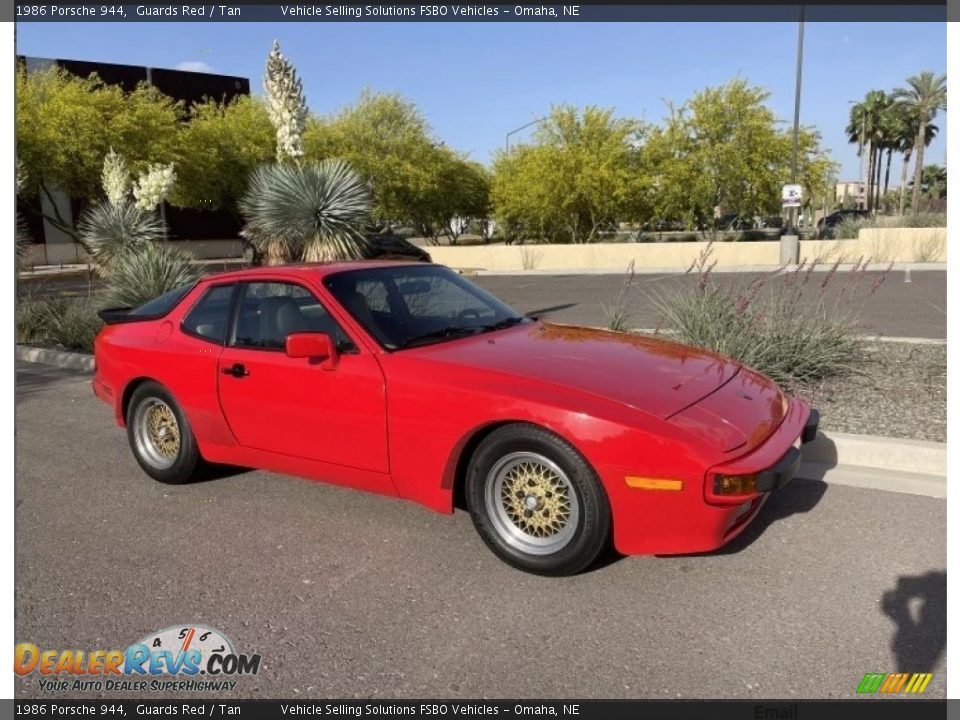 Front 3/4 View of 1986 Porsche 944  Photo #11