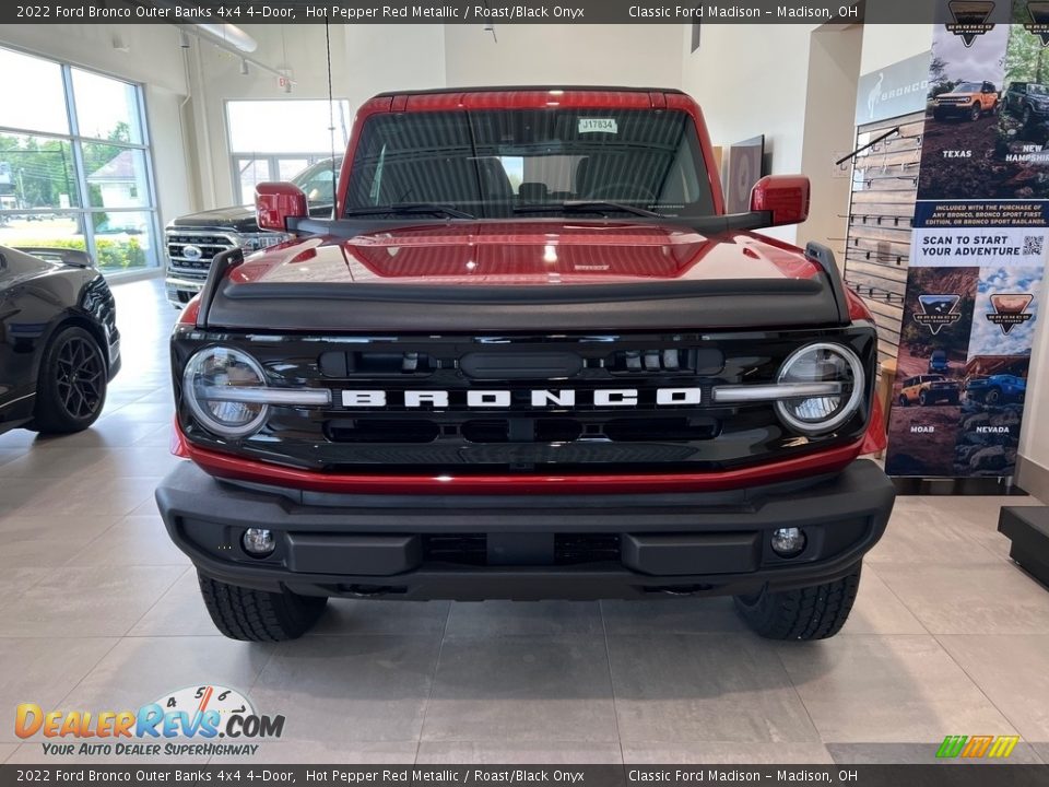 2022 Ford Bronco Outer Banks 4x4 4-Door Hot Pepper Red Metallic / Roast/Black Onyx Photo #2