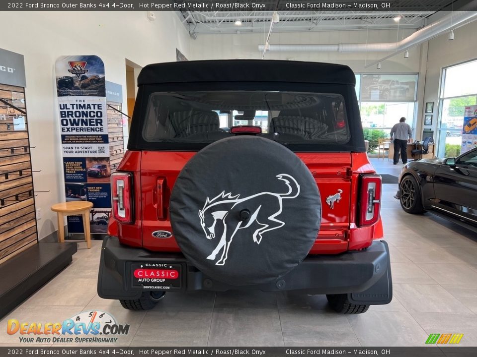 2022 Ford Bronco Outer Banks 4x4 4-Door Hot Pepper Red Metallic / Roast/Black Onyx Photo #4