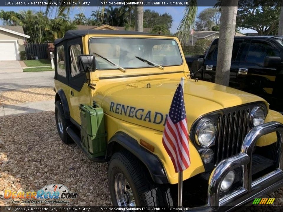 Front 3/4 View of 1982 Jeep CJ7 Renegade 4x4 Photo #3