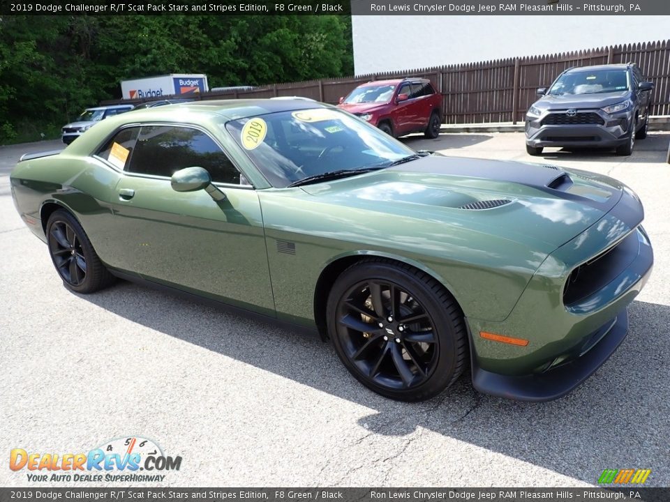 Front 3/4 View of 2019 Dodge Challenger R/T Scat Pack Stars and Stripes Edition Photo #8