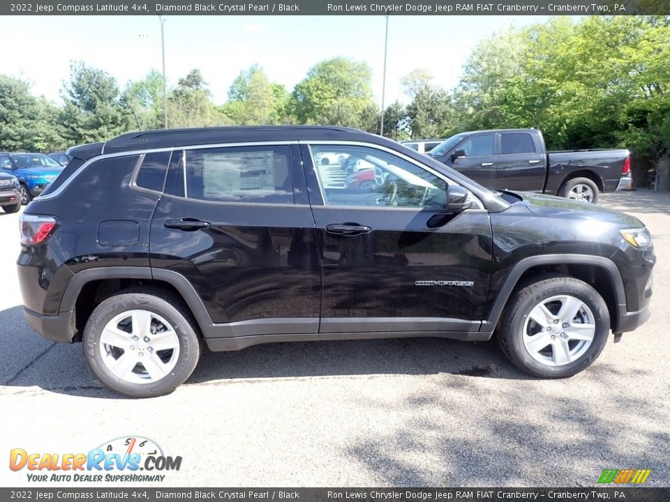 2022 Jeep Compass Latitude 4x4 Diamond Black Crystal Pearl / Black Photo #6