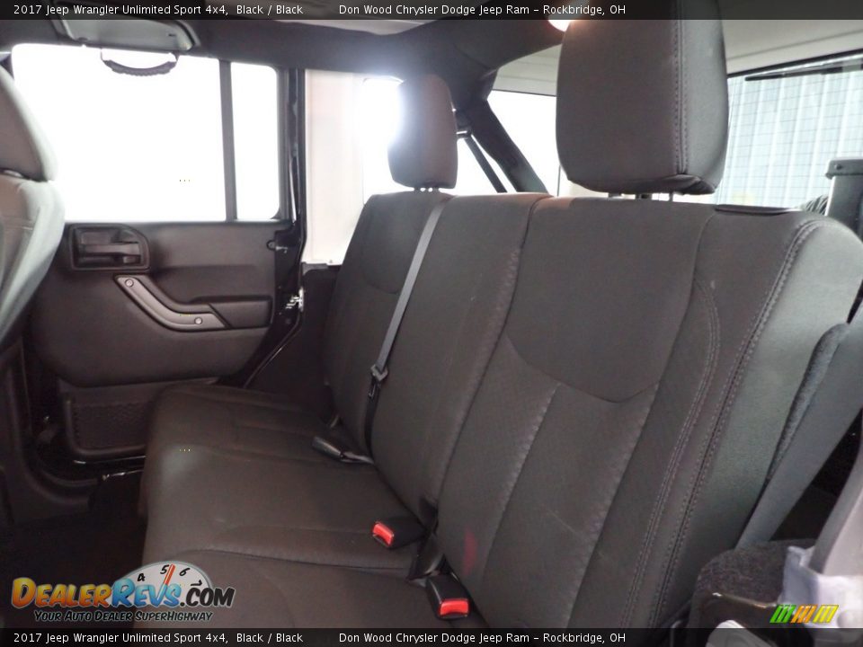 2017 Jeep Wrangler Unlimited Sport 4x4 Black / Black Photo #23