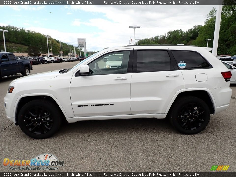 2022 Jeep Grand Cherokee Laredo X 4x4 Bright White / Black Photo #2