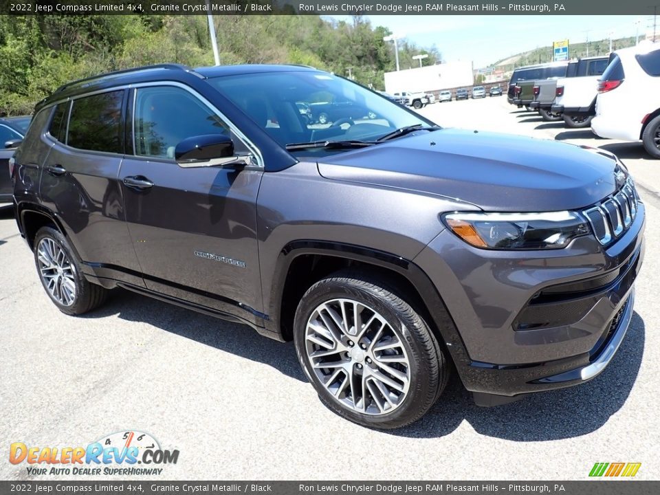 Front 3/4 View of 2022 Jeep Compass Limited 4x4 Photo #8