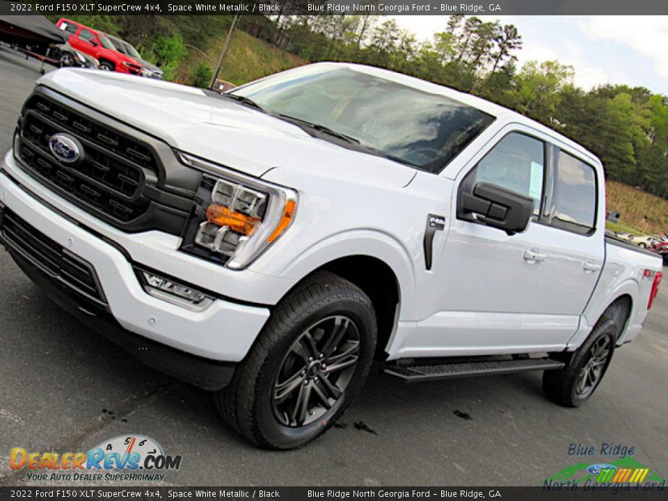 2022 Ford F150 XLT SuperCrew 4x4 Space White Metallic / Black Photo #25